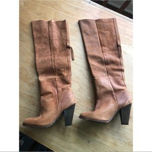 Humanoid suede leather boots